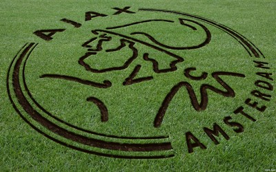 百博体育独家-于帕梅卡诺面对速度型前锋咋办